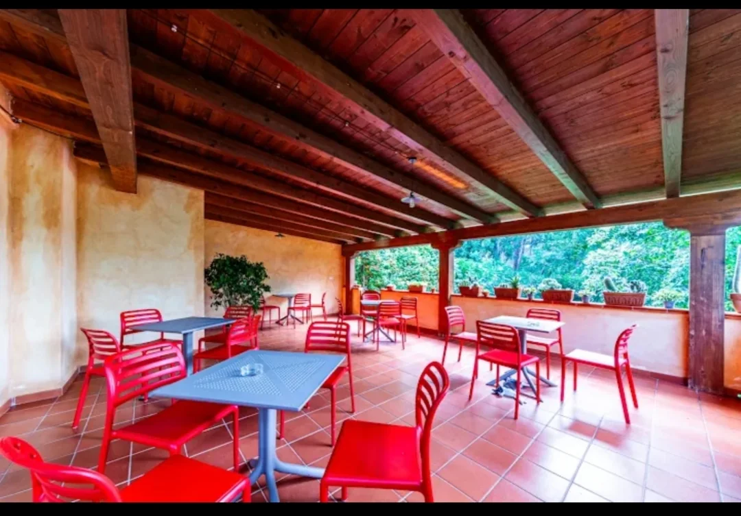 La veranda e gli spazi del locale